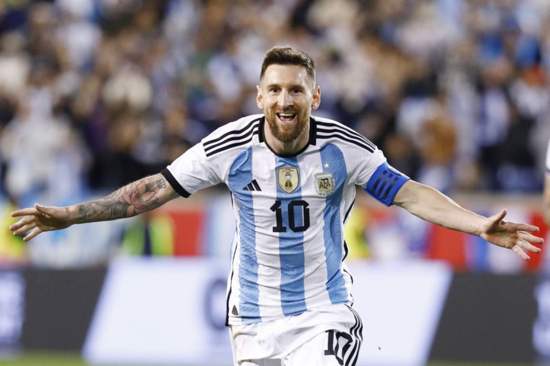 Messi vẫn đang duy trì phong độ tốt, chiếm trọn vị trí cầu thủ xuất sắc nhất thế giới